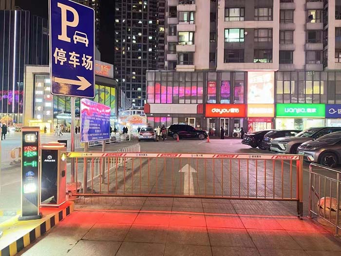 萬達(dá)廣場柵欄道閘