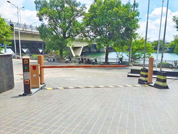 河邊停車場(chǎng)車牌識(shí)別系統(tǒng)