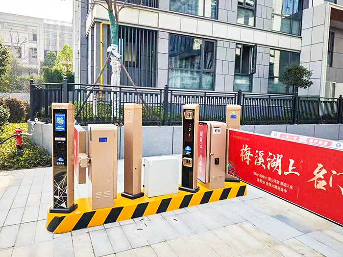 某小區(qū)采用安快車牌識(shí)別系統(tǒng)