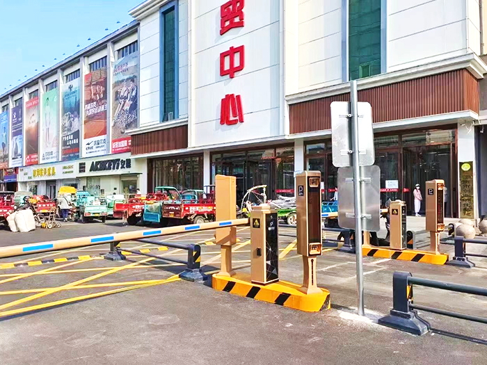 某街道停車場(chǎng)采用 “安快” 車牌識(shí)別系統(tǒng)