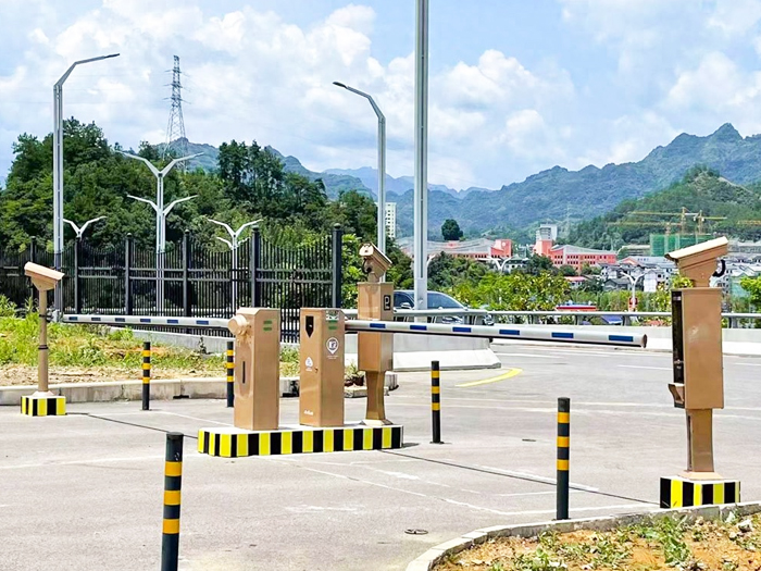 某旅游區(qū)停車場采用 “安快” 車牌識別系統(tǒng)