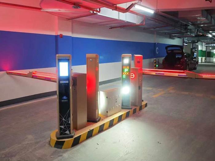 某商圈采用 “安快” 車牌識別系統(tǒng)