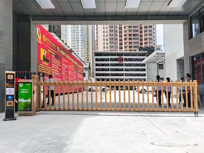 某單位采用 “安快” 同進同出柵欄道閘