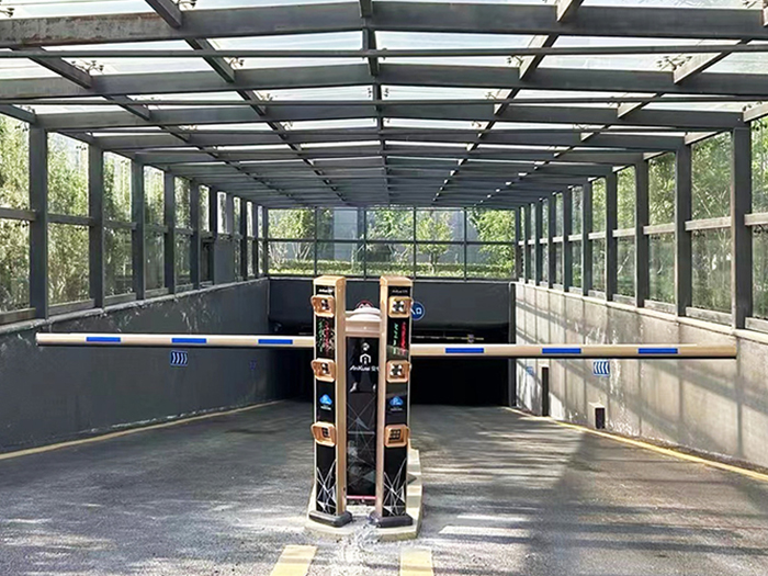 某大廈地下停車場(chǎng)采用 “安快” 一進(jìn)一出直桿道閘