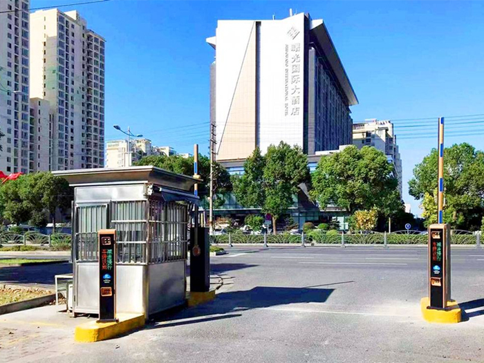 某街道采用 “安快” 一進(jìn)一出車牌識別系統(tǒng)