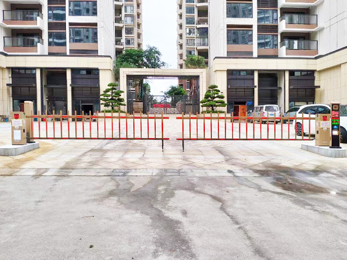 某小區(qū)采用 “安快” 一進(jìn)一出柵欄道閘案例圖